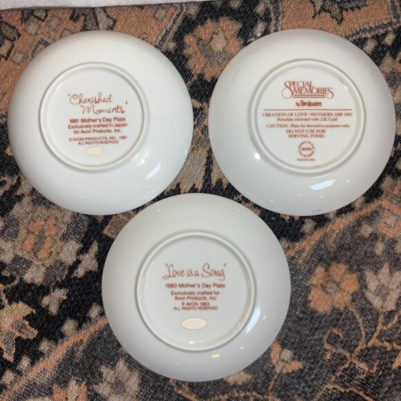Set of 3 Avon Mothers Day Plates, 1981, 1983, 1985 - Picture 2 of 2